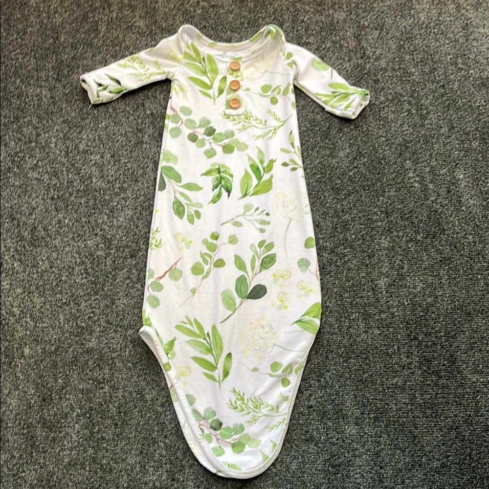 Caden Lane 0-3 m knotted sleeper liner new Floral Baby Gown with Wooden Buttons